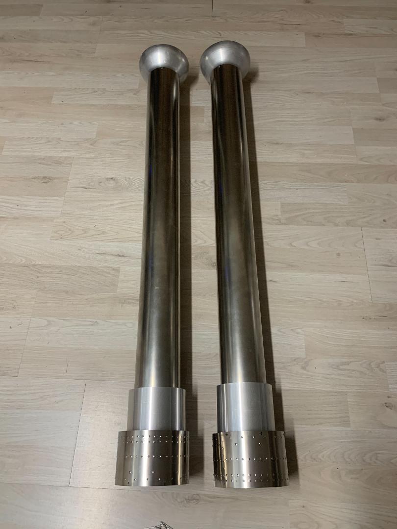 Twin engine pipes